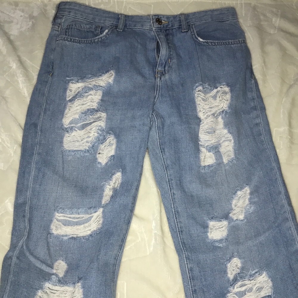 High Rise ripped Mom Jeans